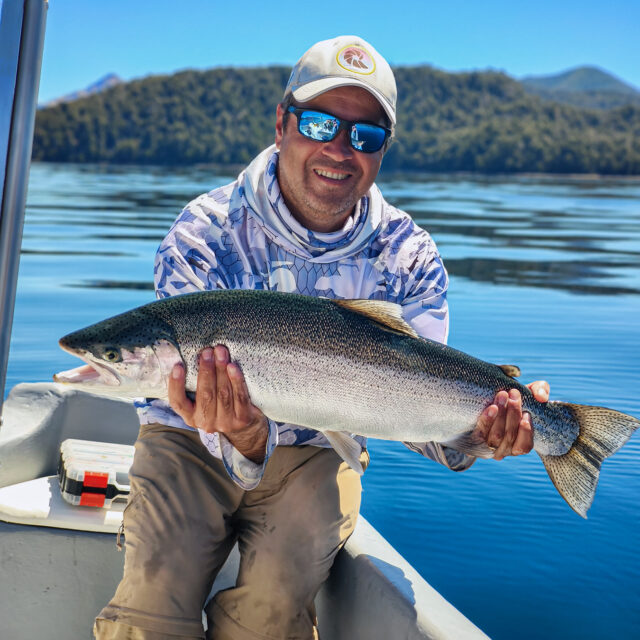 Llegó el momento que todo pescador espera.

Marzo, Abril y Mayo. No son meses cualquiera en el calendario de Puyenes; son nuestra ventana de oro.

A medida que el otoño patagónico tiñe el paisaje y las temperaturas bajan, las truchas se vuelven más activas y voraces. La pesca se vuelve más técnica, más emocionante y los resultados, inolvidables.

Si buscas una experiencia donde la lectura del entorno y la adaptación marcan la diferencia, este es tu momento. Las condiciones de agua baja de esta temporada nos invitan a ser más precisos que nunca, algo que en Puyenes vivimos con pasión.

📅 Agendá tu salida. Los cupos para esta ventana de oro son limitados.

📍 Contacto:
🌐 www.puyenes.com
📱 +54 9 2944 214869
.
.

#FlyFishing #OtoñoEnPatagonia #LagoNahuelHuapi #PescaResponsable #PatagoniaFishing #PescaDeportiva #PescaConMosca #Temporada2026 #PatagoniaArgentina #Bariloche #PescaPatagonica #TroutFishing #CatchAndRelease #VentanaDeOro #NaturalezaPatagonica #FishingSeason #GuiaDePesca #PescaTecnica #OutdoorLife #PatagoniaTravel #MarzoEnPatagonia