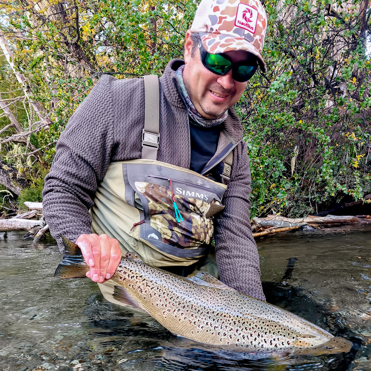 Hugo Colo Dezurko, guía profesional de pesca en Villa La Angostura