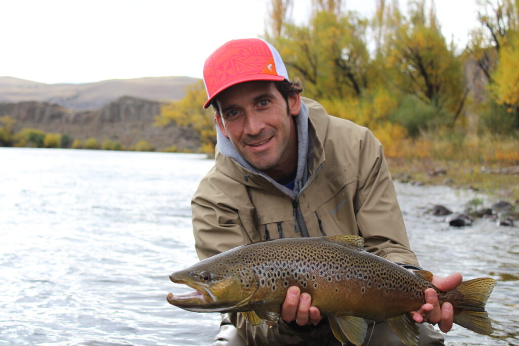 Jornada de pesca en río Limay, Patagonia — pesca con mosca